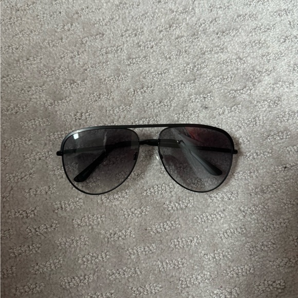 Black Aviator Sunglasses - Picture 1 of 3